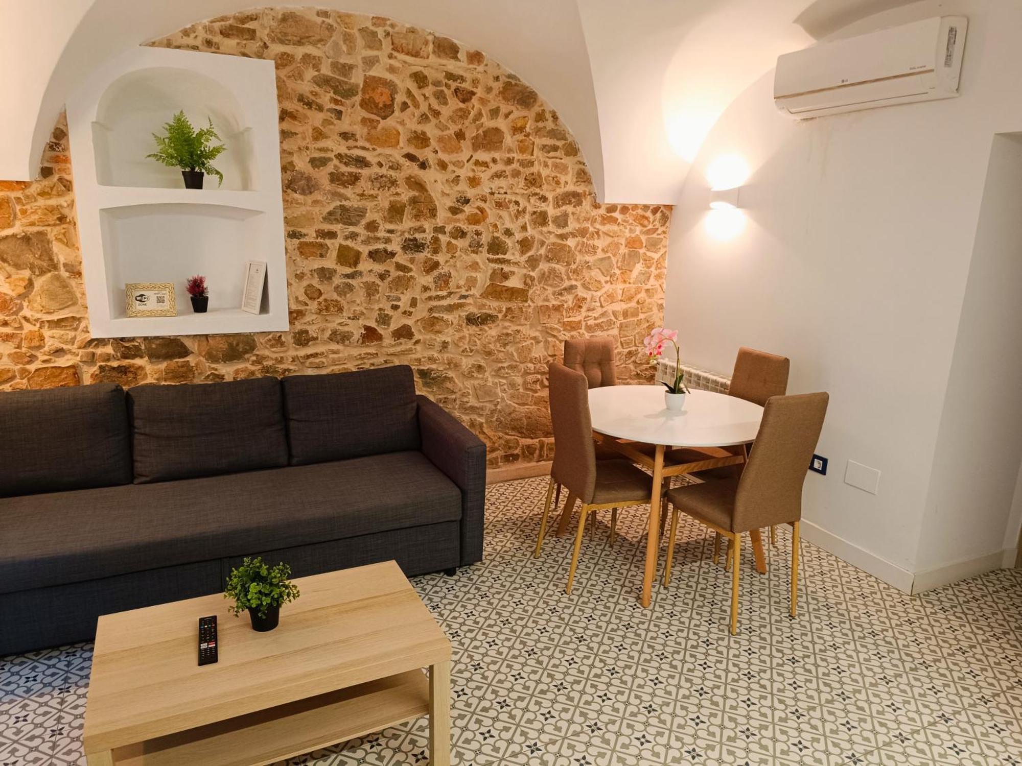 Al-Qazeres Suites Caces Exterior foto